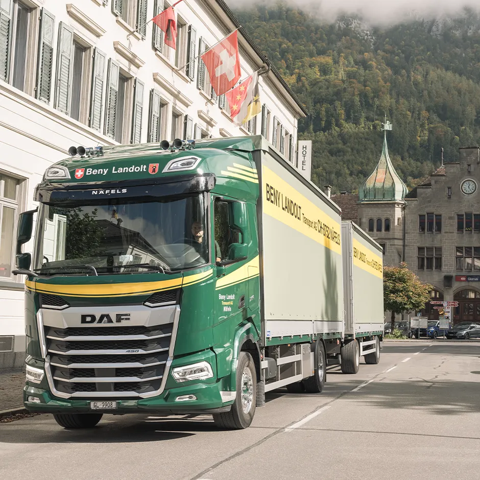 Landolt LKW vor Glarus Bahnhof